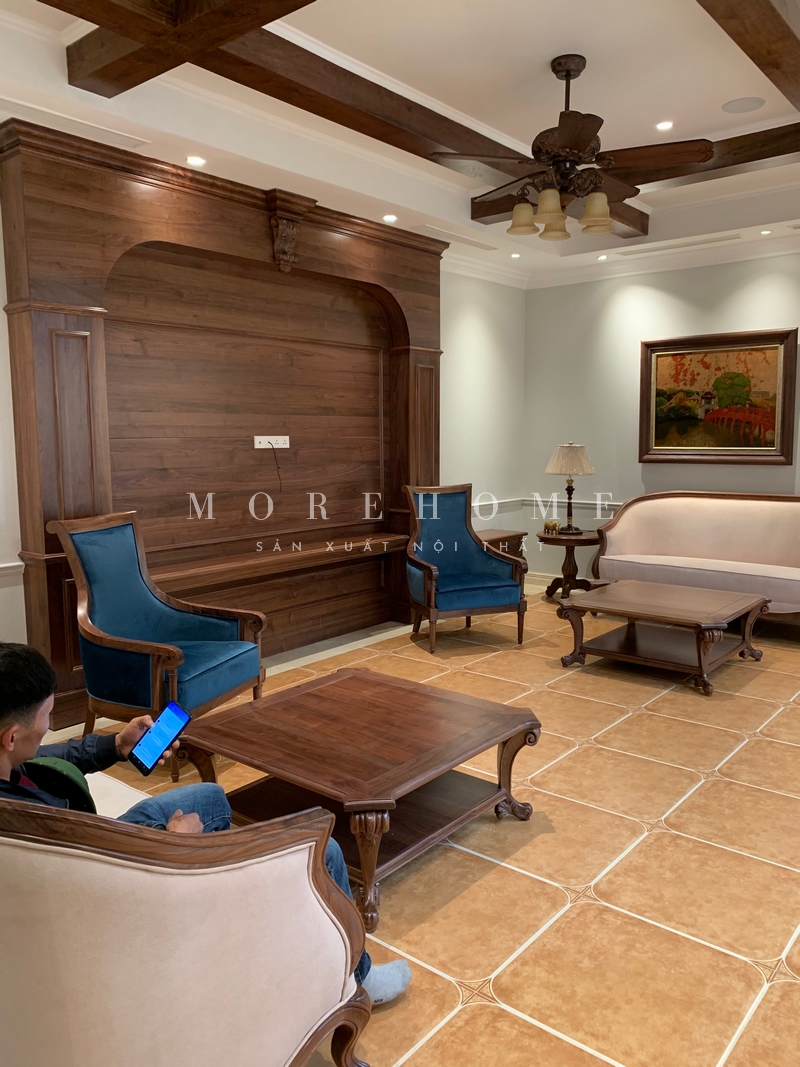 sống của bạn. Ghế sofa có khung gỗ óc chó, bọc nệm tân cổ điển, kiểu dáng bắt mắt, cao cấp, cung cấp sự thoải mái và tăng thêm vẻ đẹp cho không gian sống của bạn.